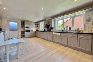 19' Kitchen/Breakfast Room- click for photo gallery